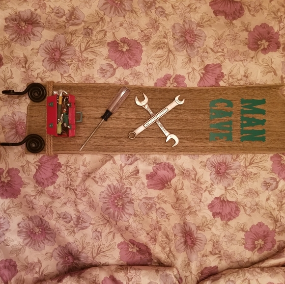 Wall hanger - Picture 3 of 4